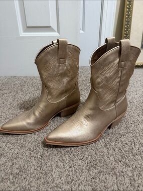 Shu Shop Women’s Gold Short Ankle Zahara Pointed Toe Cowgirl Boots Size 8.5